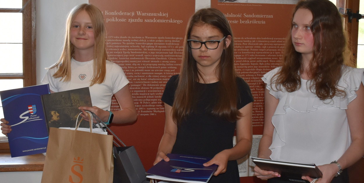 Laureatki konkursu ortograficznego   