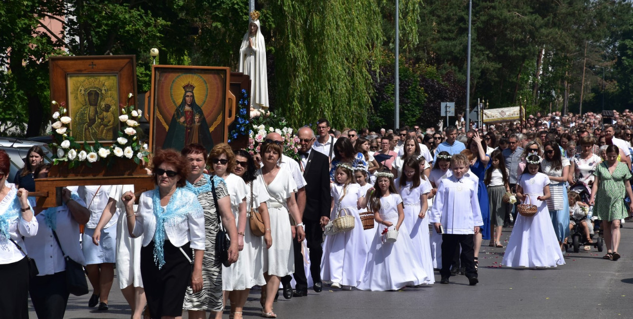 Procesja Bożego Ciała w Nowej Dębie.