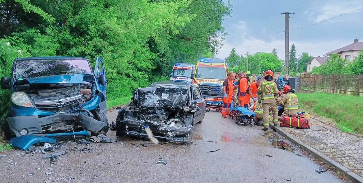 Wupadek drogowy w Radoszkach koło Sandomierza. Źródło: archiwum KP PSP Sandomierz