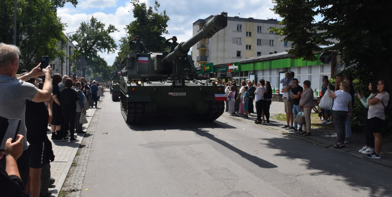 Defilada była jedną z części uroczystości pierwszego dnia Militariady w Nowej Dębie.