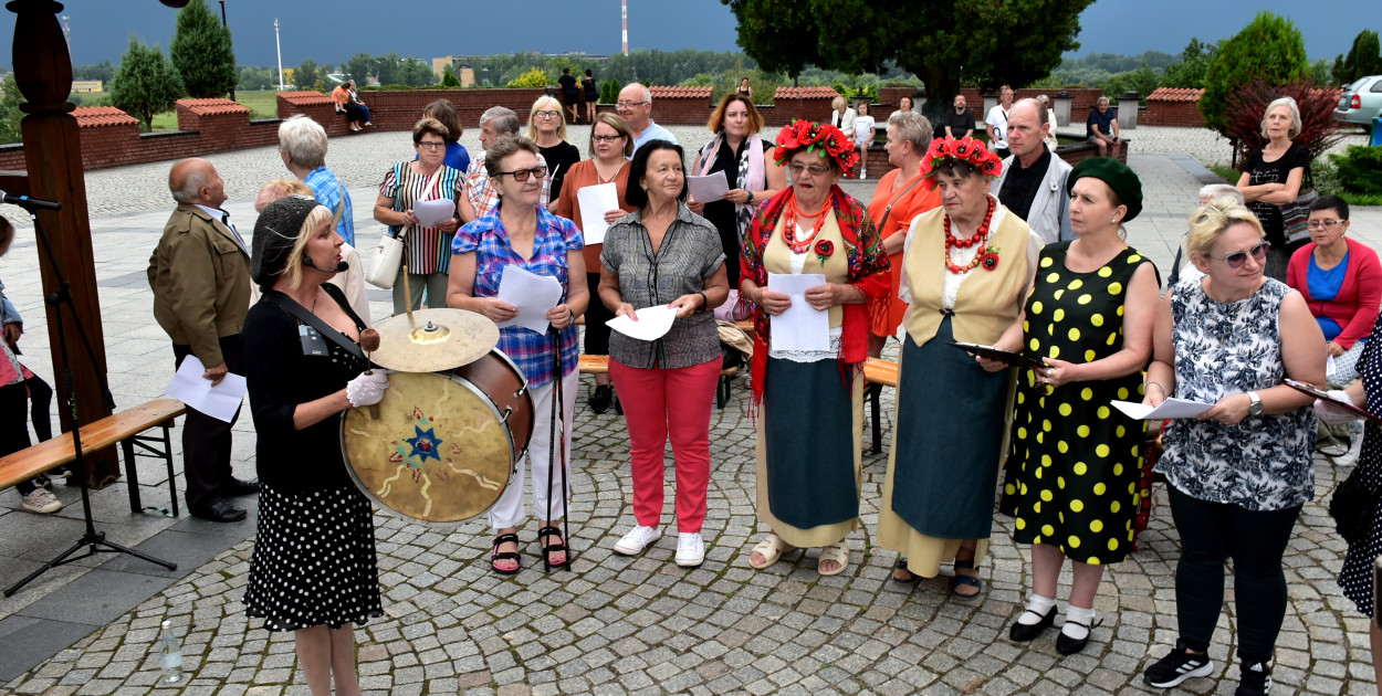 "Wolne Śpiewanie" na dziedzińcu zamkowym w Sandomierzu   