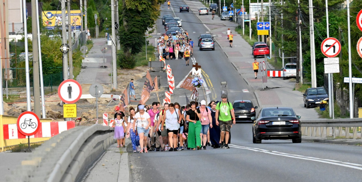 41. Piesza pielgrzymka Stalowa Wola - Jasna Góra dotarła do Tarnobrzega