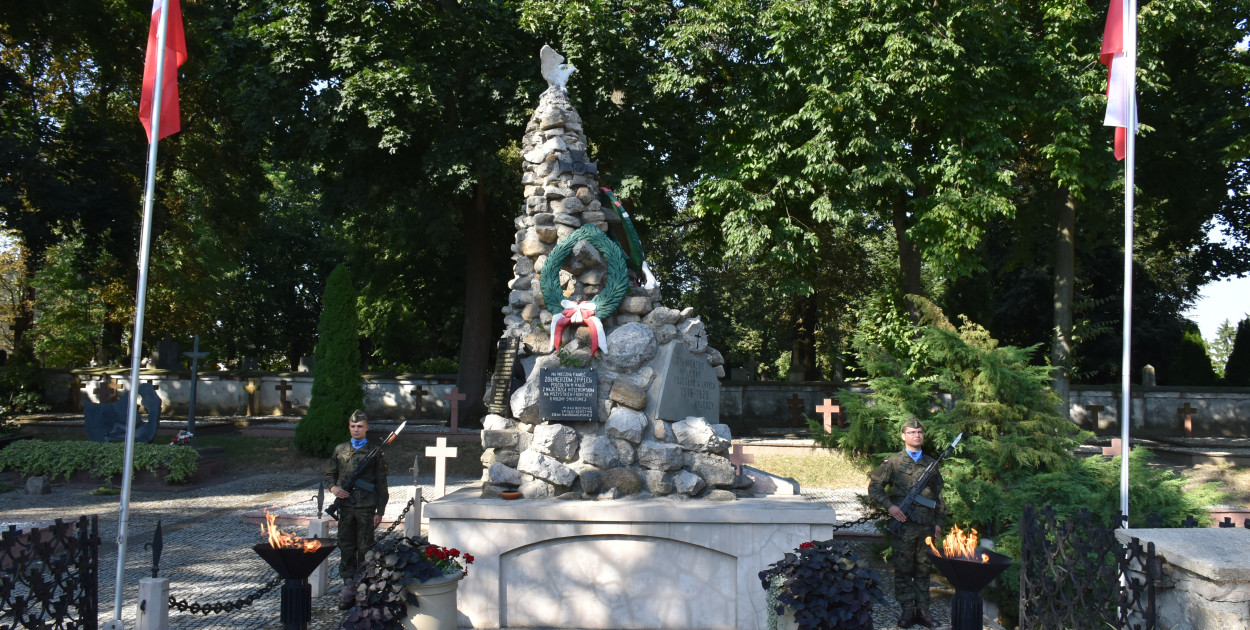 Uroczystość odbędzie się przed pomnikiem 2. Pułku Piechoty Legionów i 4. Pułku Saperów w wojskowej części Cmentarza Katedralnego. 