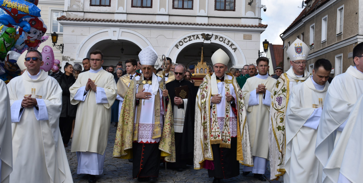 Procesja z relikwiami bł. Wincentego Kadłubka   