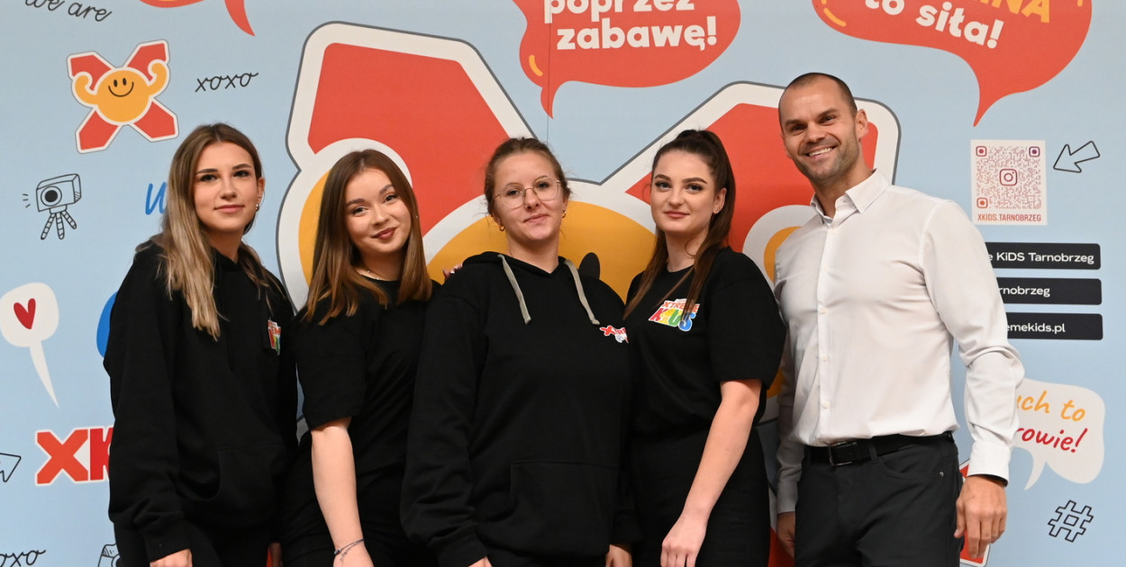 Ekipa  Xtreme Kids Tarnobrzeg z właścicielem sieci - Łukaszem Dojką