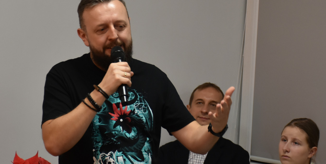 Michał Śmielak na spotkaniu w Miejskiej Bibliotece Publicznej w Sandomierzu  