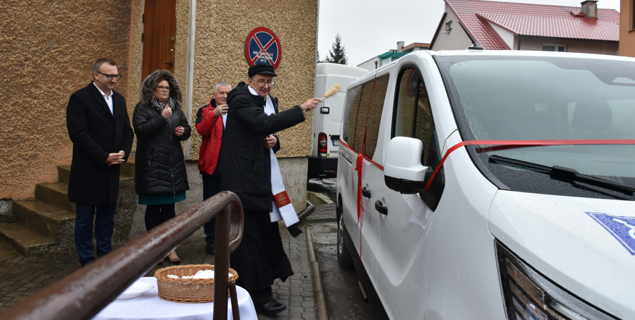 Przekazanie samochodu dla WTZ "Integracja"  