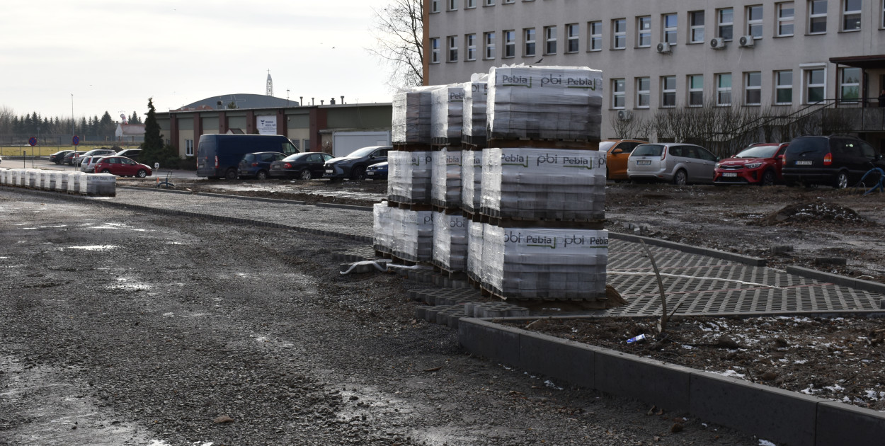 Budowa drogi  dojazdowej i parkingów obok szpitala w Sandomierzu 