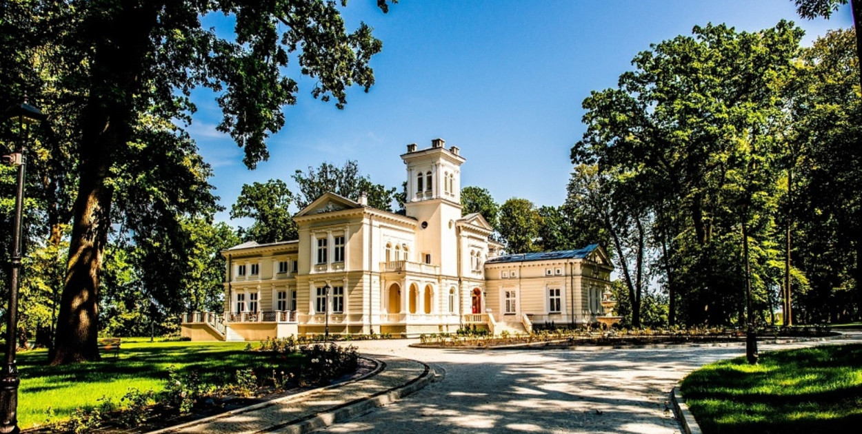 Pałac w Łoniowie – miejsce konferencji (fot. Gminny Ośrodek Kultury)  
