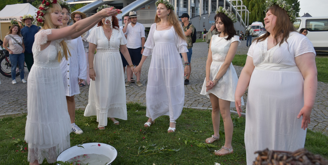 Teatr Dramatyczny SCK podczas ubiegłorocznych Sandomierskich Wianków  Flisackich 
