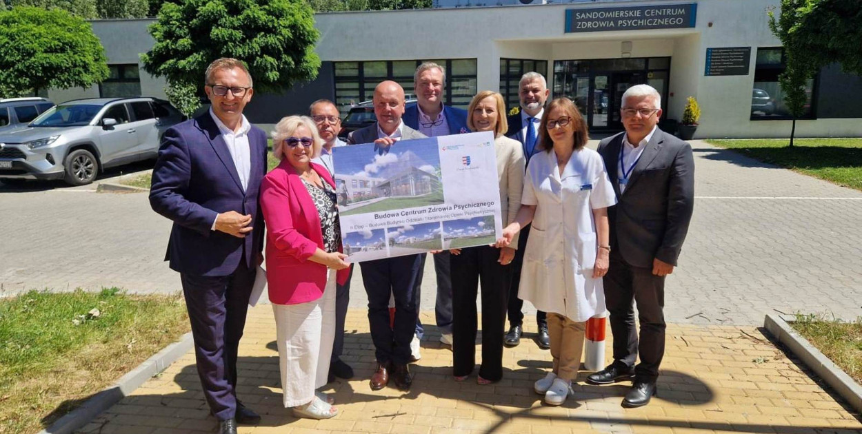 Konferencja prasowa w sprawie budowy nowego pawilonu dla Sandomierskiego Centrum Zdrowia Psychicznego  
