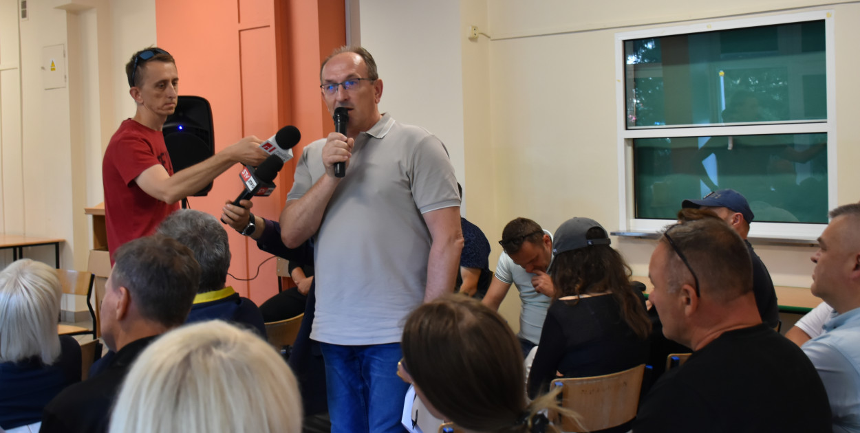 Spotkanie w sprawie planów budowy masztu telefonii komórkowej w centrum Sandomierza  