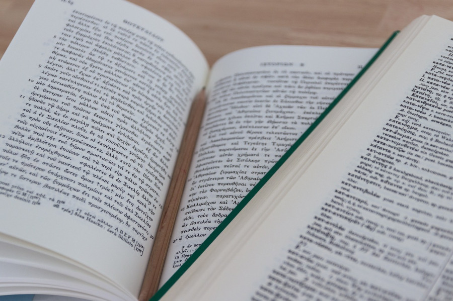 Kim jest tłumacz przysięgły i czym różnią się od tłumacza