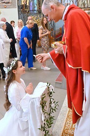 Pierwsza Komunia Święta w parafii pw. Św. Barbary-6622