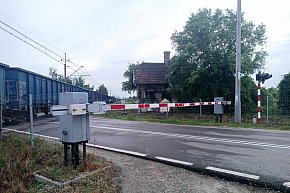 Zablokowany przejazd kolejowy w Chmielowie-6835