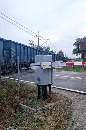 Zablokowany przejazd kolejowy w Chmielowie-6835