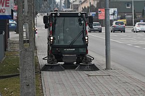 Sprzątanie ulic i chodników po akcji \\\"Zima\\\"-8782