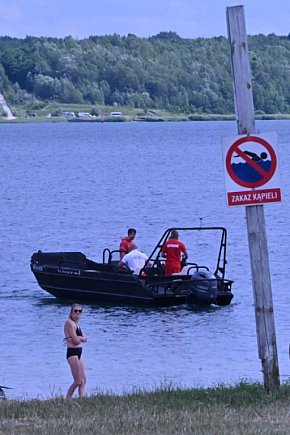 Poszukiwania zaginionego pływaka w Jeziorze Tarnobrzeskim-9814