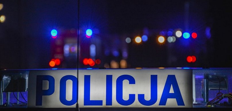 25-latek z pow. tarnobrzeskiego w nocy przejechał przez środek ronda w Kolbuszowej