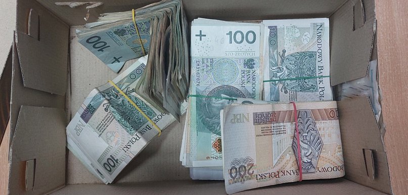 Podkarpacie. Taksówkarz miał przewieźć kilkadziesiąt tysięcy złotych. Dzięki jego 
