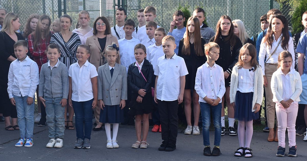 Uczniowie tarnobrzeskiej "czwórki" zainaugurowali rok szkolny [FOTO]