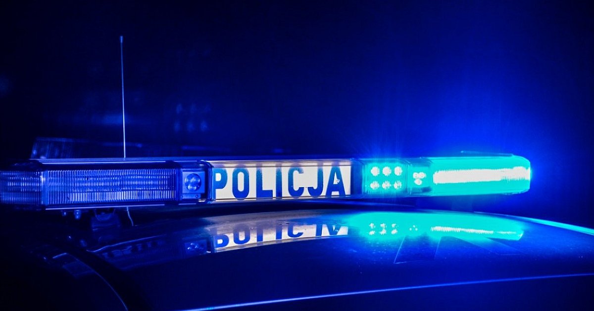 Pijany 19-latek wjechał w dwa ogrodzenia. Miał przy sobie narkotyki