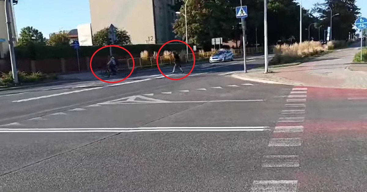 Dwie osoby przed jadącym radiowozem "na sygnałach" w Tarnobrzegu. Mogło dojść do nieszczęścia [WIDEO]