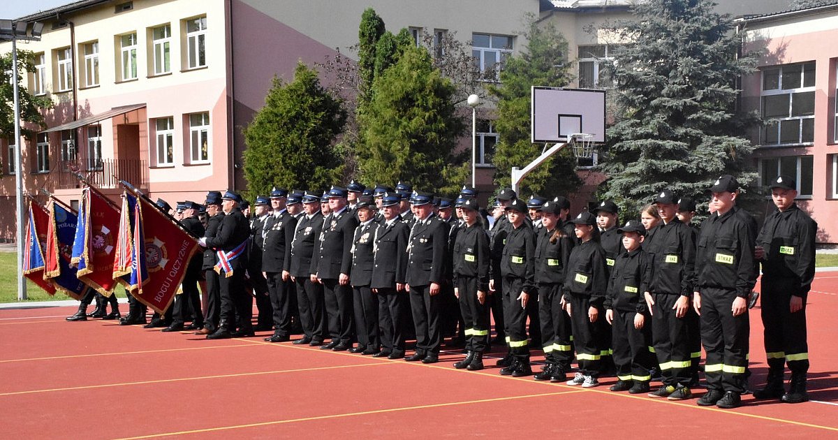 Strażacy - ochotnicy z Wrzaw w gmnie Gorzyce działają już od 125 lat. Na urodziny jednostka dostała nowy wóz bojowy [FOTO]