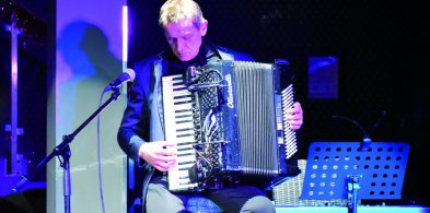 Wirtuoz akordeonu, miłośnik tanga – poznaj Piotra Gierczaka z Sandomierza-210205