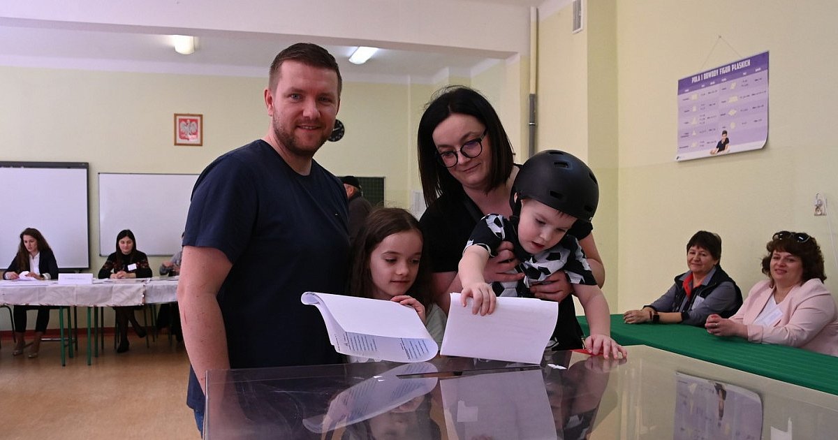 Tarnobrzeżanie głosują w wyborach samorządowych. Znamy frekwencję na godzinę 12 [ZDJĘCIA]