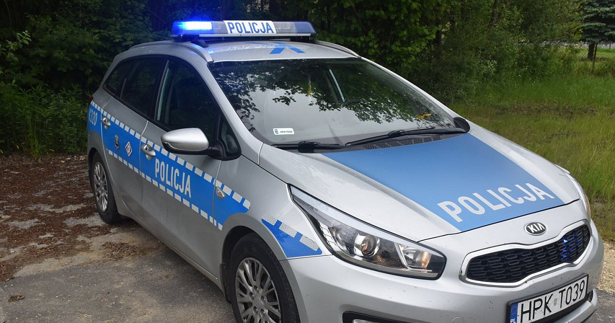 Zderzenie auta z motorowerzystą na drodze krajowej nr 79 w powiecie sandomierskim. Sprawca uciekł