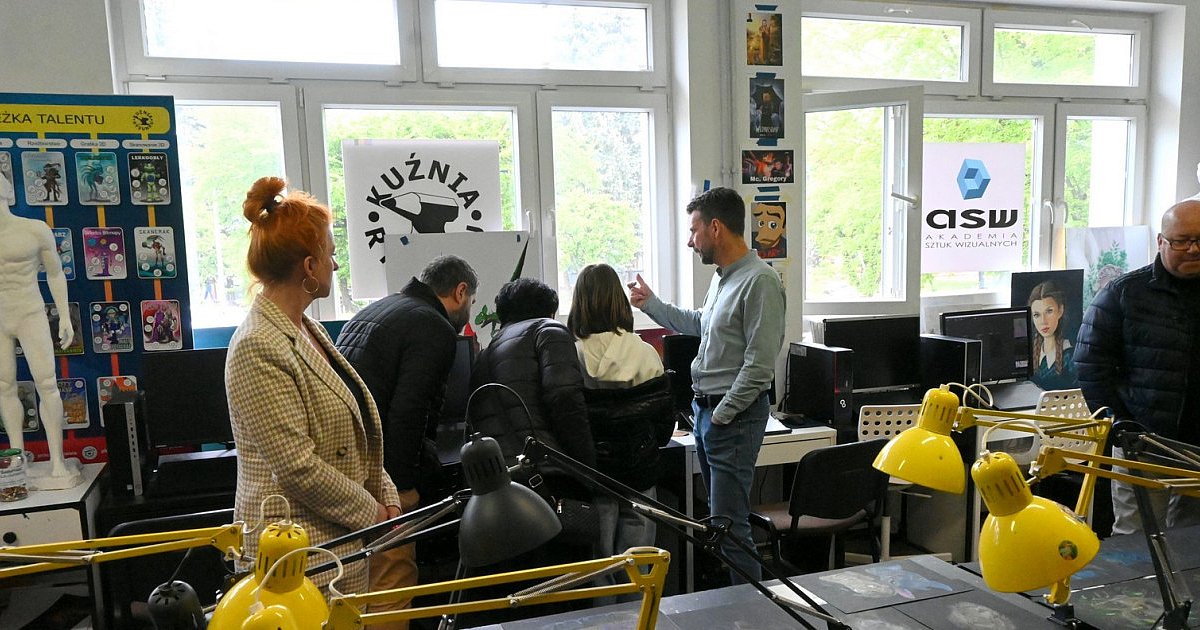 Wyjątkowe prace młodych artystów z Kuźni Talentów na wystawie w Tarnobrzegu. Zobaczcie co stworzyli  [FOTO]