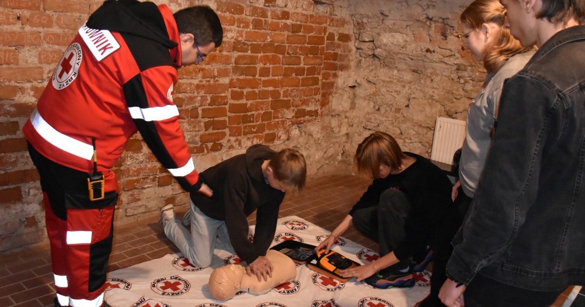 Te umiejętności ratują życie. Młodzi rywalizowali w Sandomierzu w udzielaniu pierwszej pomocy przedmedycznej [FOTO]