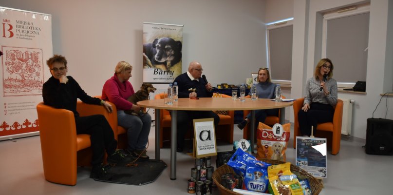 O literaturze i zwierzętach. Niezwykłe spotkanie w Sandomierzu [FOTO]  - 211179