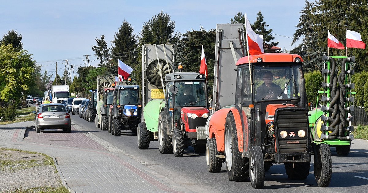 Rolnicy nie przestają protestować. Wyjechali na drogi również w rejonie Sandomierza [FOTO]