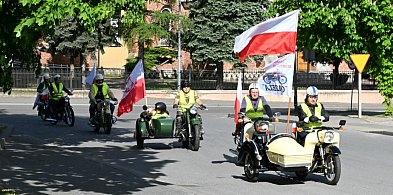 W Grębowie motocykliści w niecodzienny sposób uczcili Dzień Flagi [ZDJĘCIA]-211372