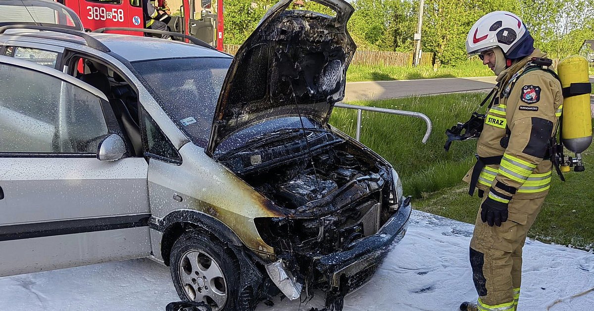 W tarnobrzeskiej Wielowsi płonął samochód [ZDJĘCIA]