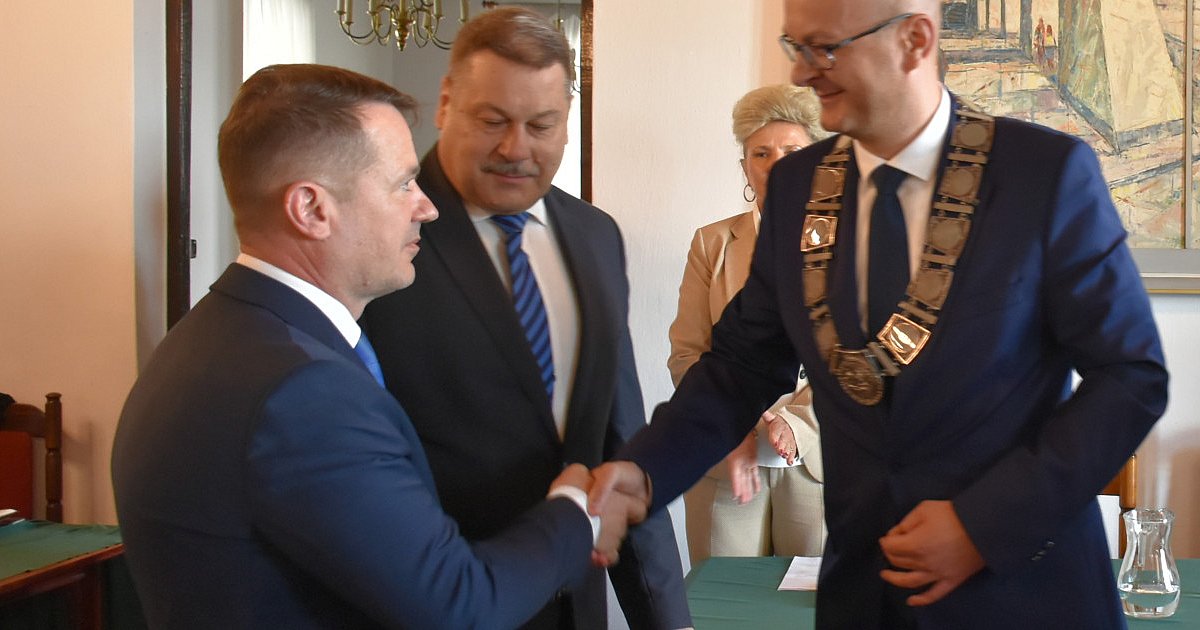 Paweł Niedźwiedź objął urząd burmistrza. Inauguracyjna sesja Rady Miasta Sandomierza [FOTO]