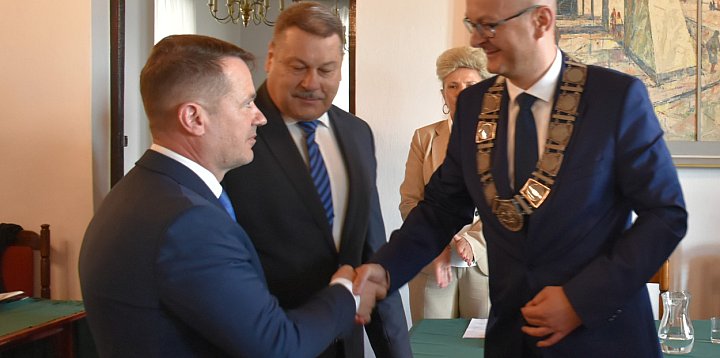 Paweł Niedźwiedź objął urząd burmistrza [FOTO] -211461