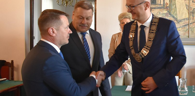 Paweł Niedźwiedź objął urząd burmistrza Sandomierza [FOTO]  - 211461