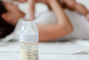 Groźna bakteria w mleku dla niemowląt. Nie podawaj dzieciom!-211478