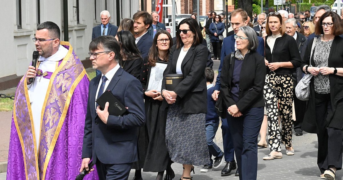 Tarnobrzeg pożegnał Jana Artura Tarnowskiego. Nestor roku Tarnowskich spoczął w krypcie pod kościołem dominikańskim [ZDJĘCIA]