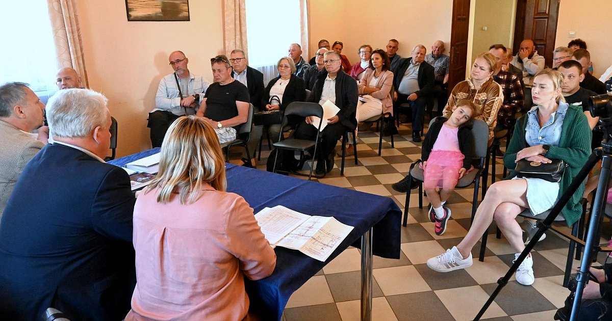 Mieszkańcy Miechocina jednogłośnie przeciwko budowie masztu. Przeciw jest także prezydent Tarnobrzega Łukasz Nowak [ZDJĘCIA]