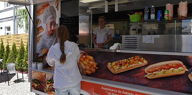 Food truck Zakładu Aktywności Zawodowej na sandomierskiej starówce  -211825