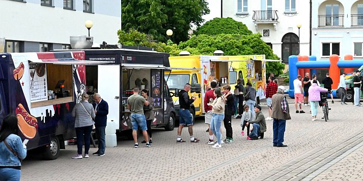 W Tarnobrzegu rozpoczął się trzydniowy Food Truck Festivals [ZDJĘCIA]