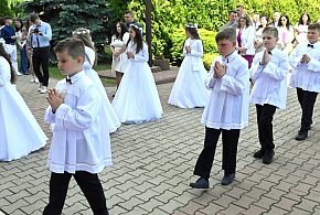 Pierwsza komunia święta w parafii pw. św. Barbary w Tarnobrzegu [ZDJĘCIA]-211869