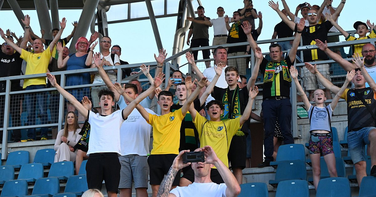 Święto na trybunach na meczu Siarki Tarnobrzeg z Wieczystą. Zobaczcie zdjęcia kibiców [FOTO]
