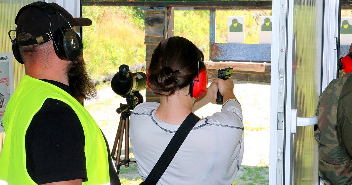 Strzelali by uczcić 431 urodziny Tarnobrzega. W imprezie na Strzelnicy Sportowej LOK wzięlo udział ponad 100 osób [ZDJĘCIA]