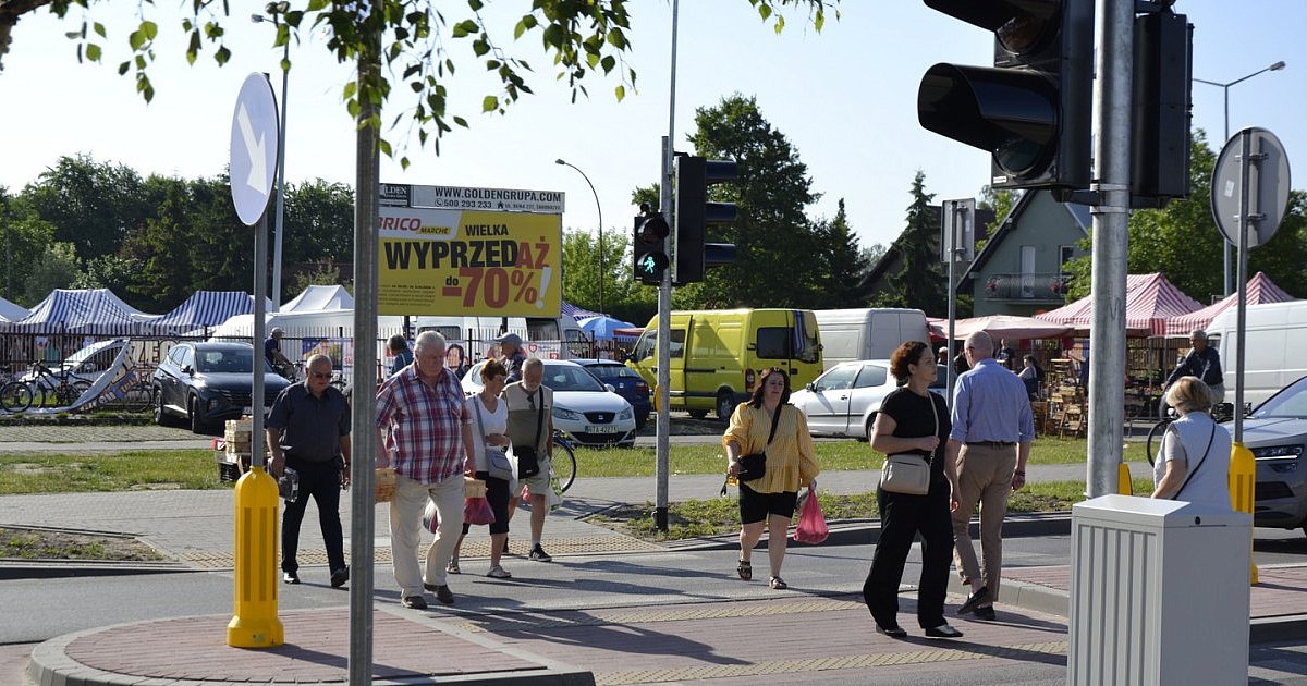 Światła przy placu targowym na ulicy Kwiatkowskiego w Tarnobrzegu już działają