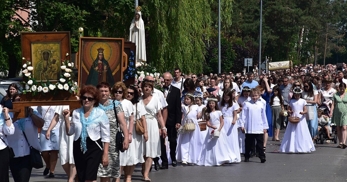 Procesja Bożego Ciała w Nowej Dębie [ZDJĘCIA]